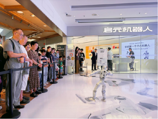 尚品宅配与上纬新材启元机器人成立合资公司，全球首个“机器人友好家”实景店态同步落地